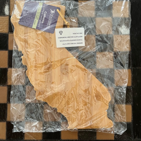 NWT California shaped cutting board - Picture 1 of 3